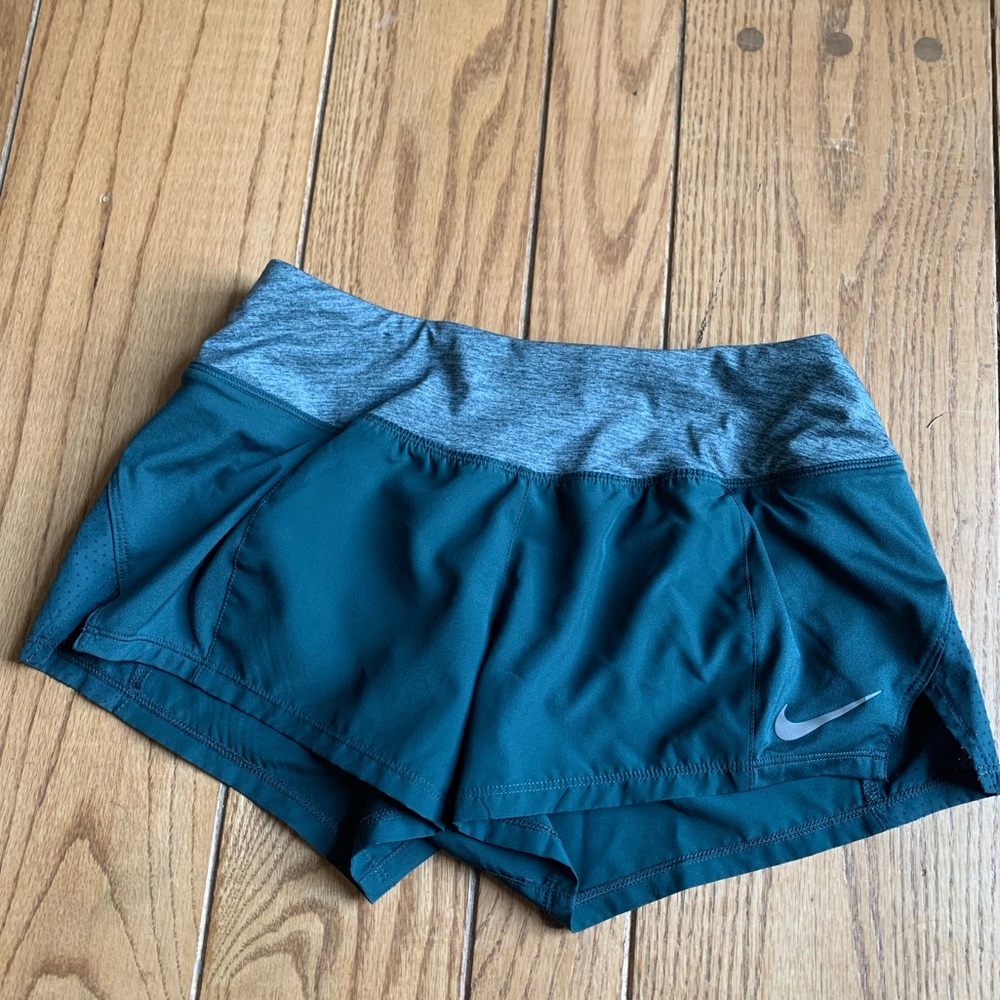 NIKE WOMENS SHORTS